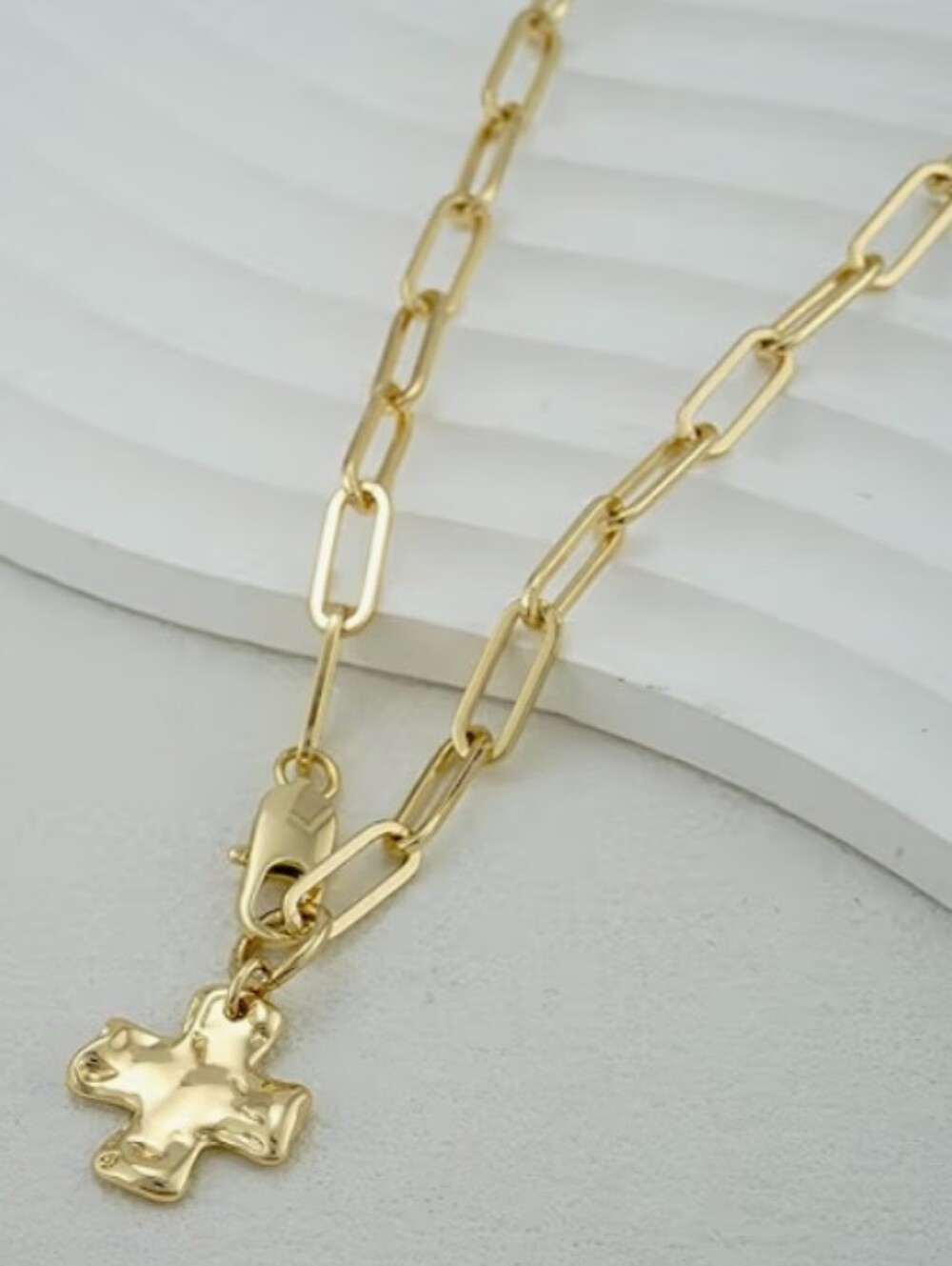 NWT Chunky Hammered Cross Paperclip Chain Necklace - Picture 5 of 6